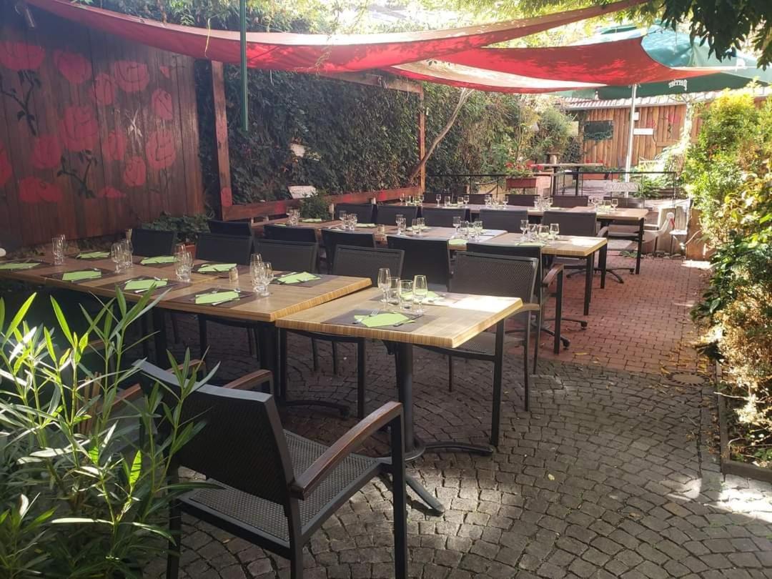 Hotel Restaurant Aux Deux Roses ヌフ・ブリザック エクステリア 写真